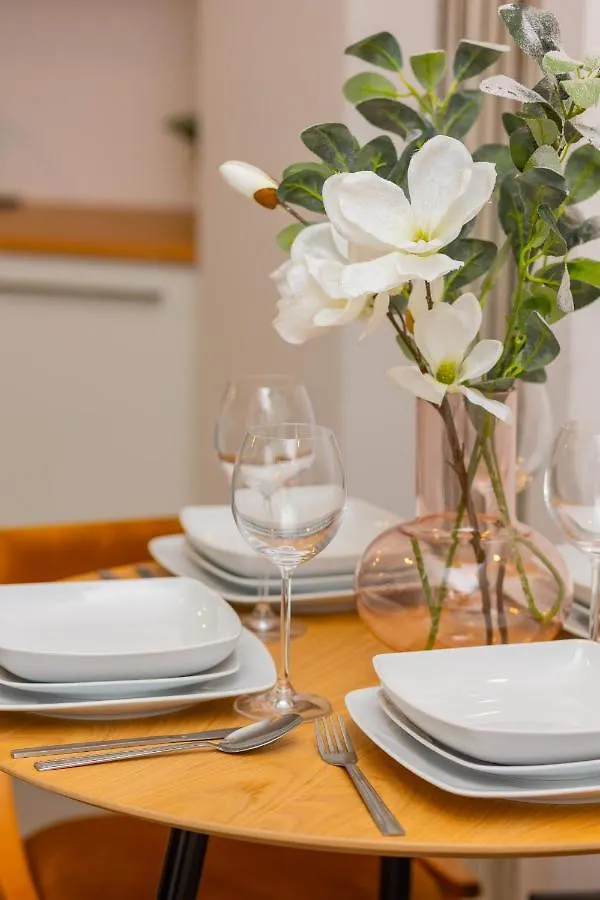 Pge Narodowy Praga - Apartment Jagiellonska By Noclegi Renters Warsaw Poland
